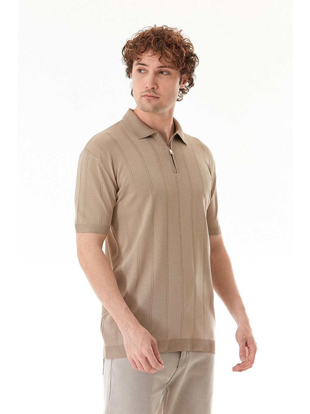 Bej Şeritli Polo Yaka Yarım Fermuarlı Triko Tişört-1