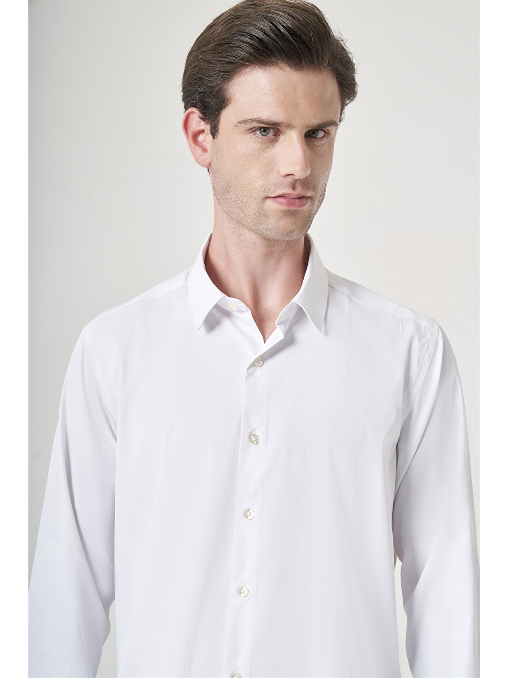 Beyaz Sert Yaka Uzun Kol Cepsiz Slim Fit Esnek Su İtici Gömlek 1004260234-3