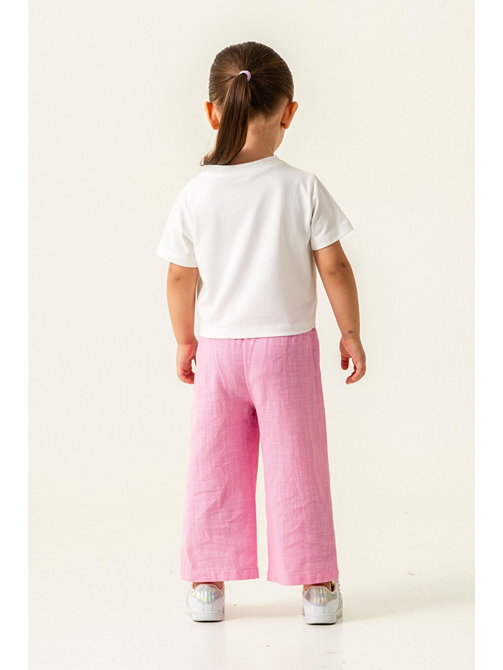 Karışık Kız Çocuk Beyaz Çiçek Baskılı Tişört Ve Pembe Keten Pantolon Takımı-2