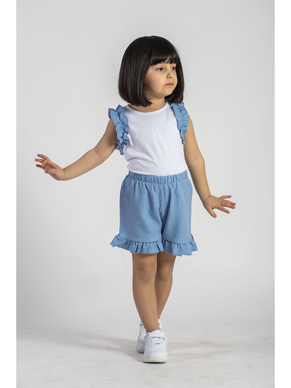 Bisiklet Yaka Sıfır Kol Fırfırlı Şortlu Beyaz Mavi Renk Kız Çocuk İkili Takım-2
