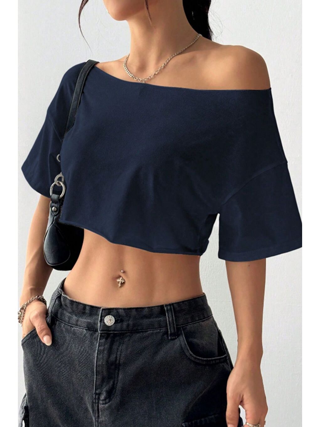 Kadın Lacivert Kayık Yaka Oversize Crop T-Shirt