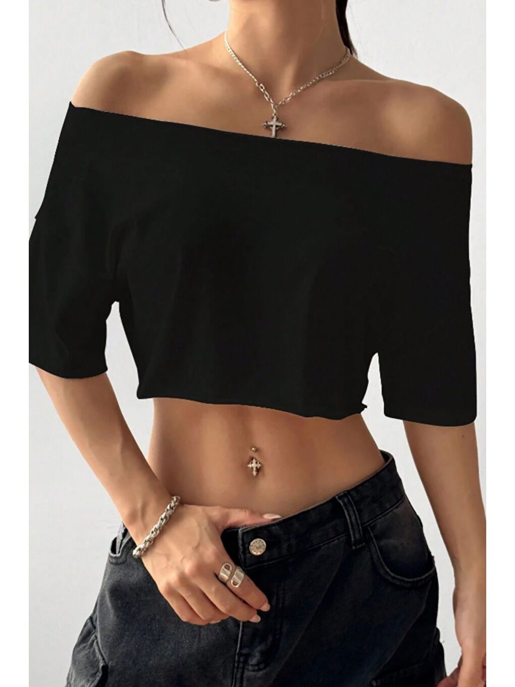 Kadın Siyah Kayık Yaka Oversize Crop T-Shirt-3