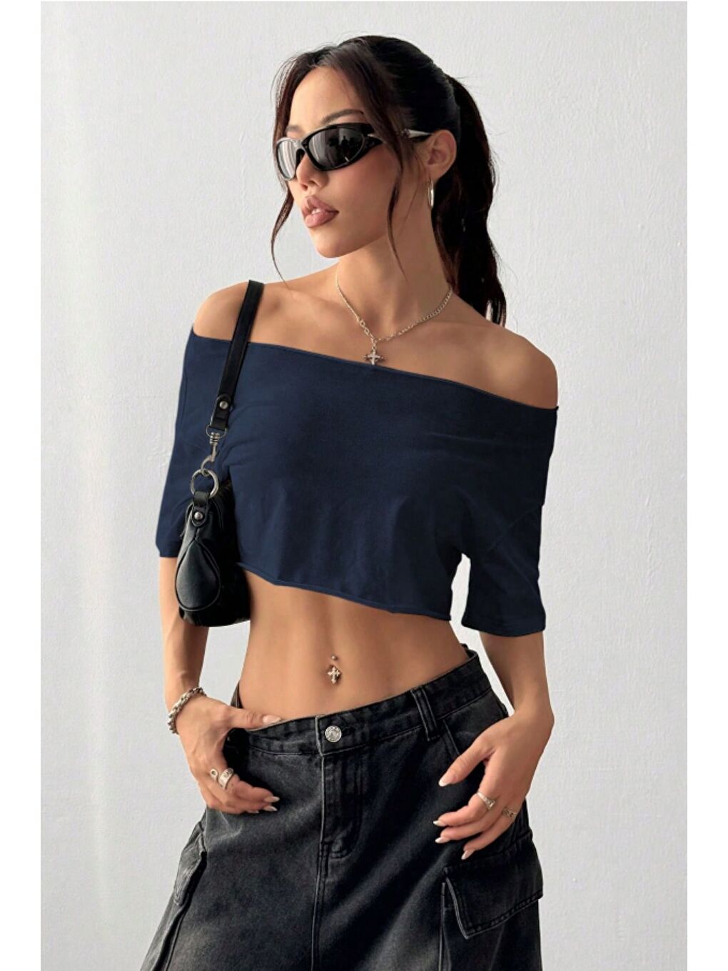 Kadın Lacivert Kayık Yaka Oversize Crop T-Shirt-1