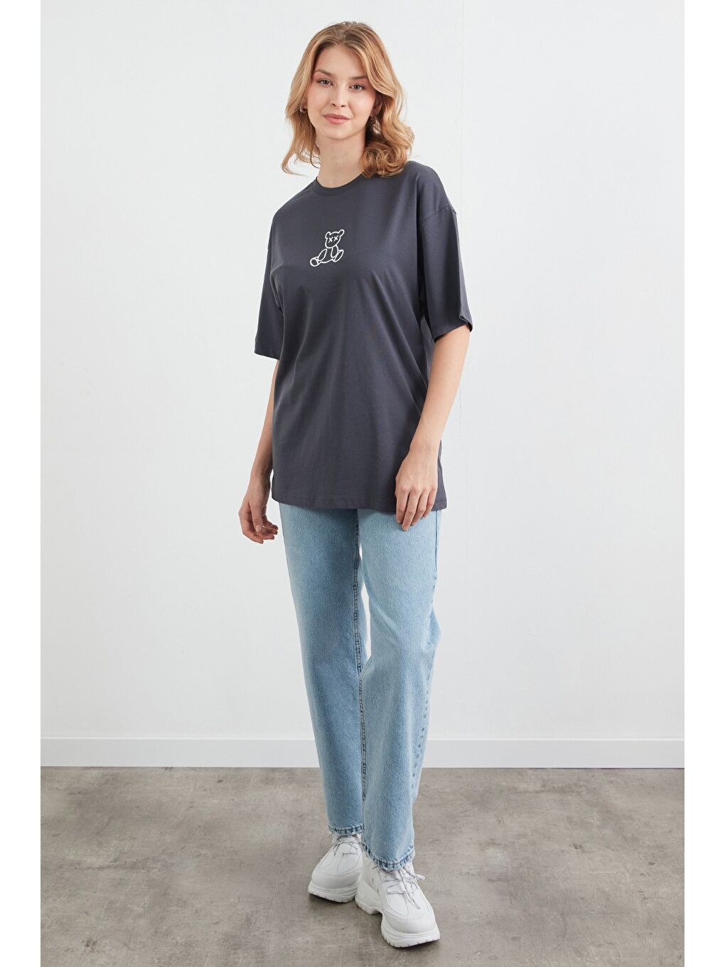 Antrasit Ayıcık Baskılı Oversize Tişört-3
