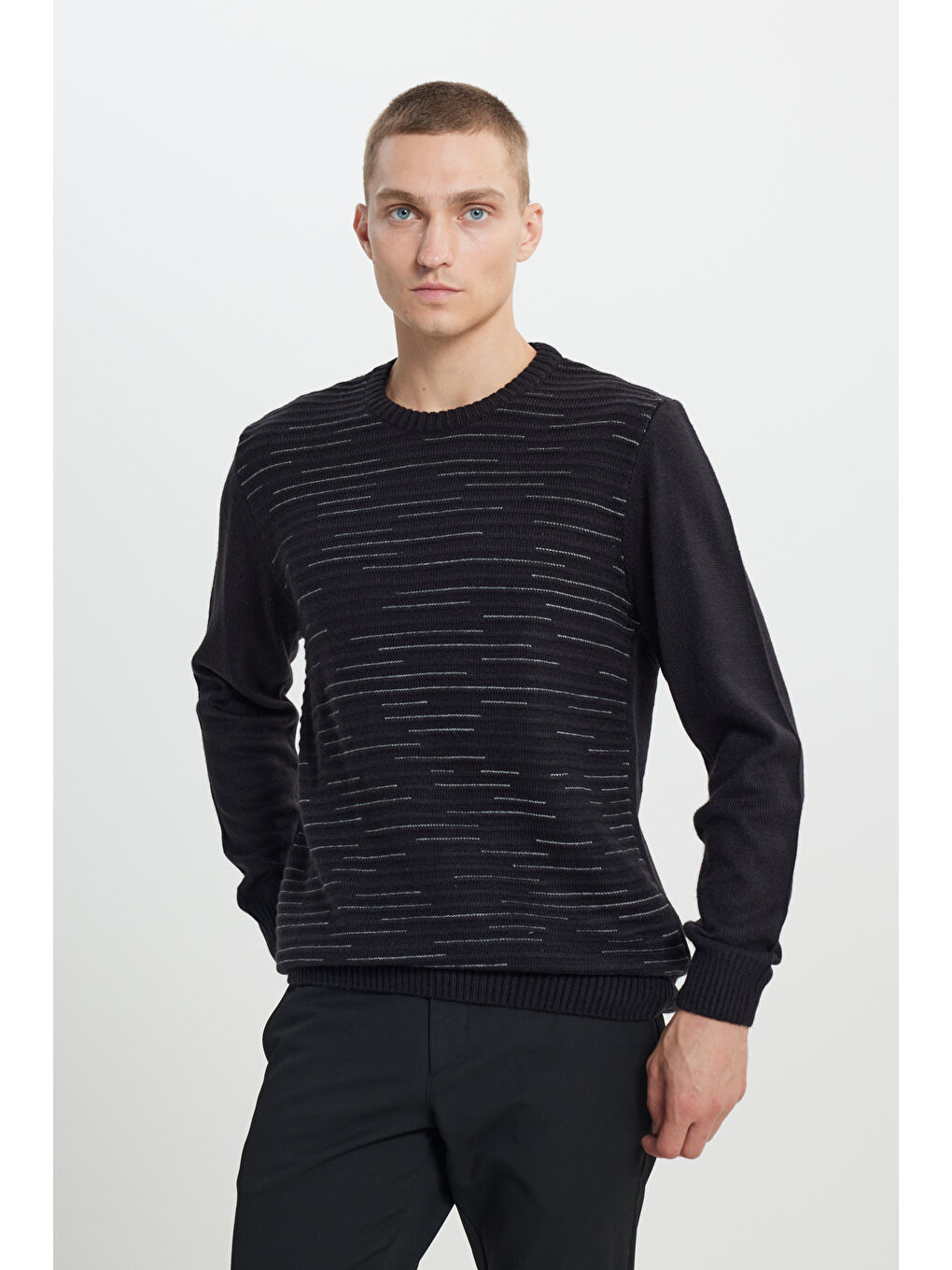 Erkek Siyah-Gri Melanj Standart Fit Normal Kesim Bisiklet Yaka Dokulu Desenli Triko Kazak