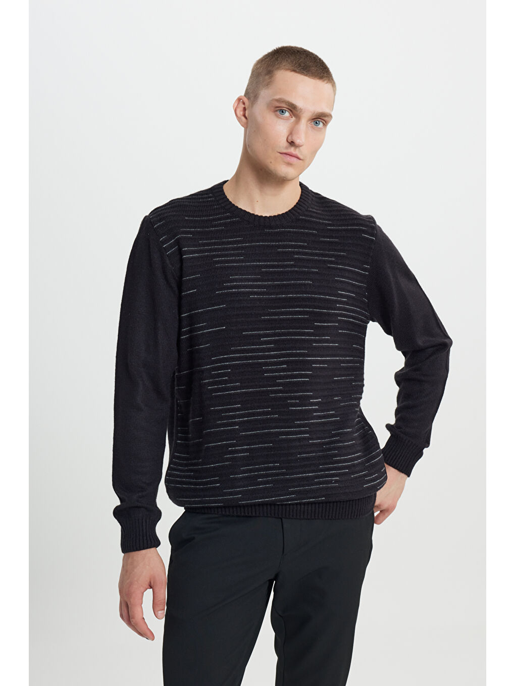 Erkek Siyah-Gri Melanj Standart Fit Normal Kesim Bisiklet Yaka Dokulu Desenli Triko Kazak-2