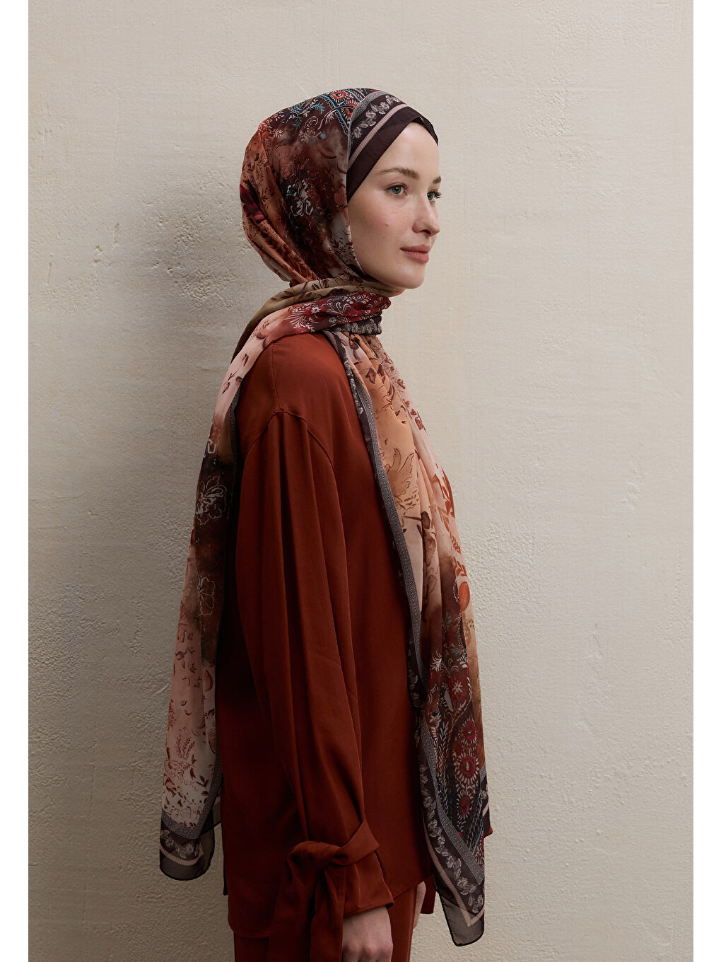 Kahverengi Ellen Desen İpek Krep Şal Kiremit