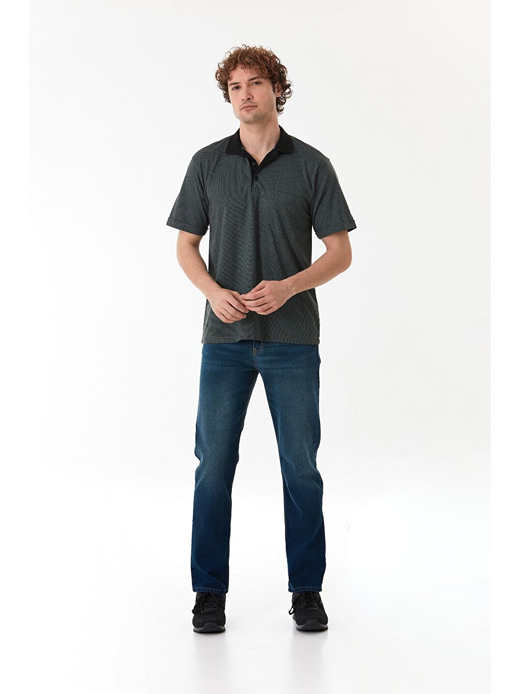 Siyah Desenli Regular Fit Yarım Düğmeli Polo Yaka Tişört-1