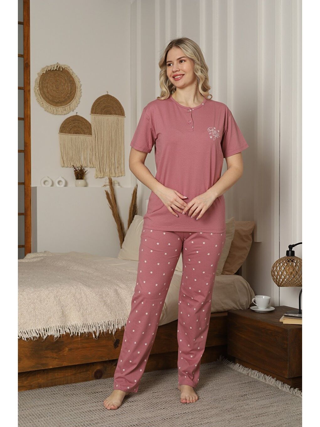Pembe Kadın Modal Kumaş Yıldızlı Düğmeli Kaliteli Esnek Rahat Kısa Kollu Pijama Takımı