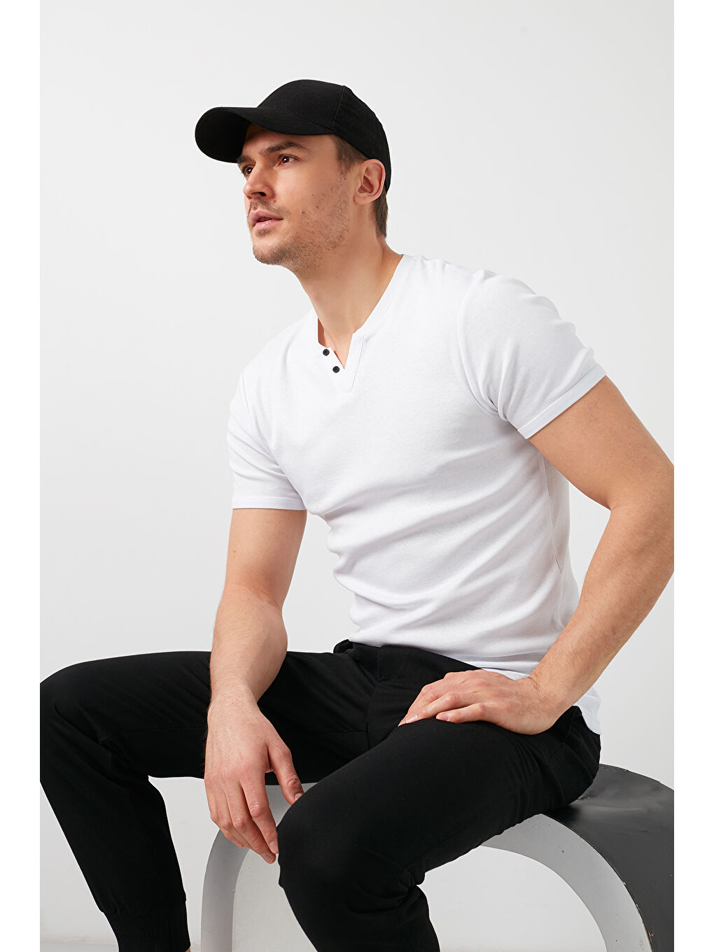 Beyaz Pamuklu Düğme Detaylı Slim Fit V Yaka 3'lü Paket Tişört 5902122S3-3