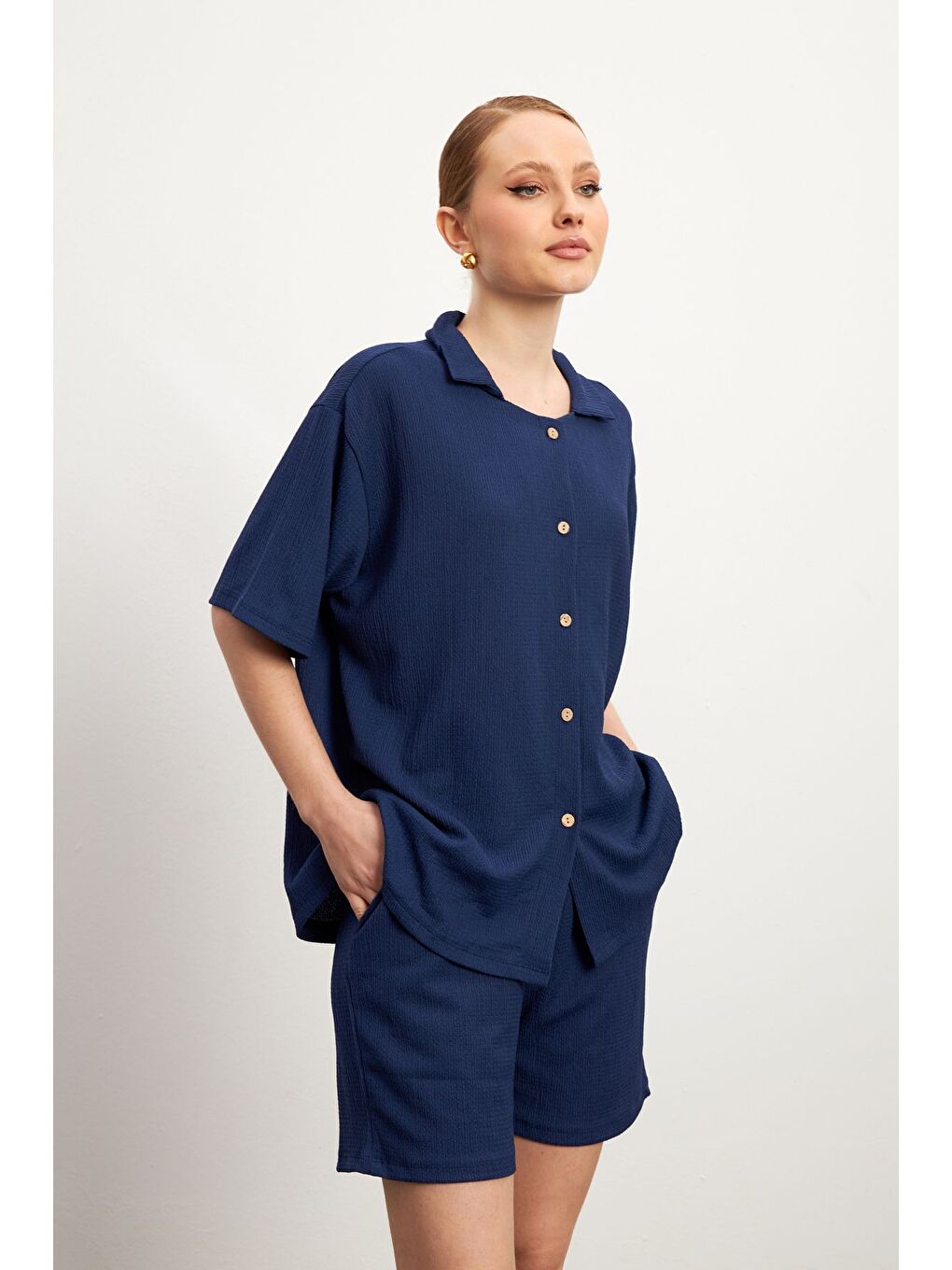 Kadın Lacivert Kısa Kollu Krinkıl Gömlek Şortlu Takım-3