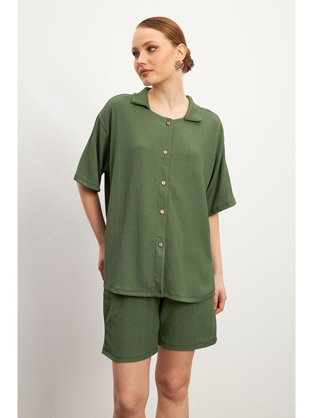 Kadın Yeşil Kısa Kollu Krinkıl Gömlek Şortlu Takım-2