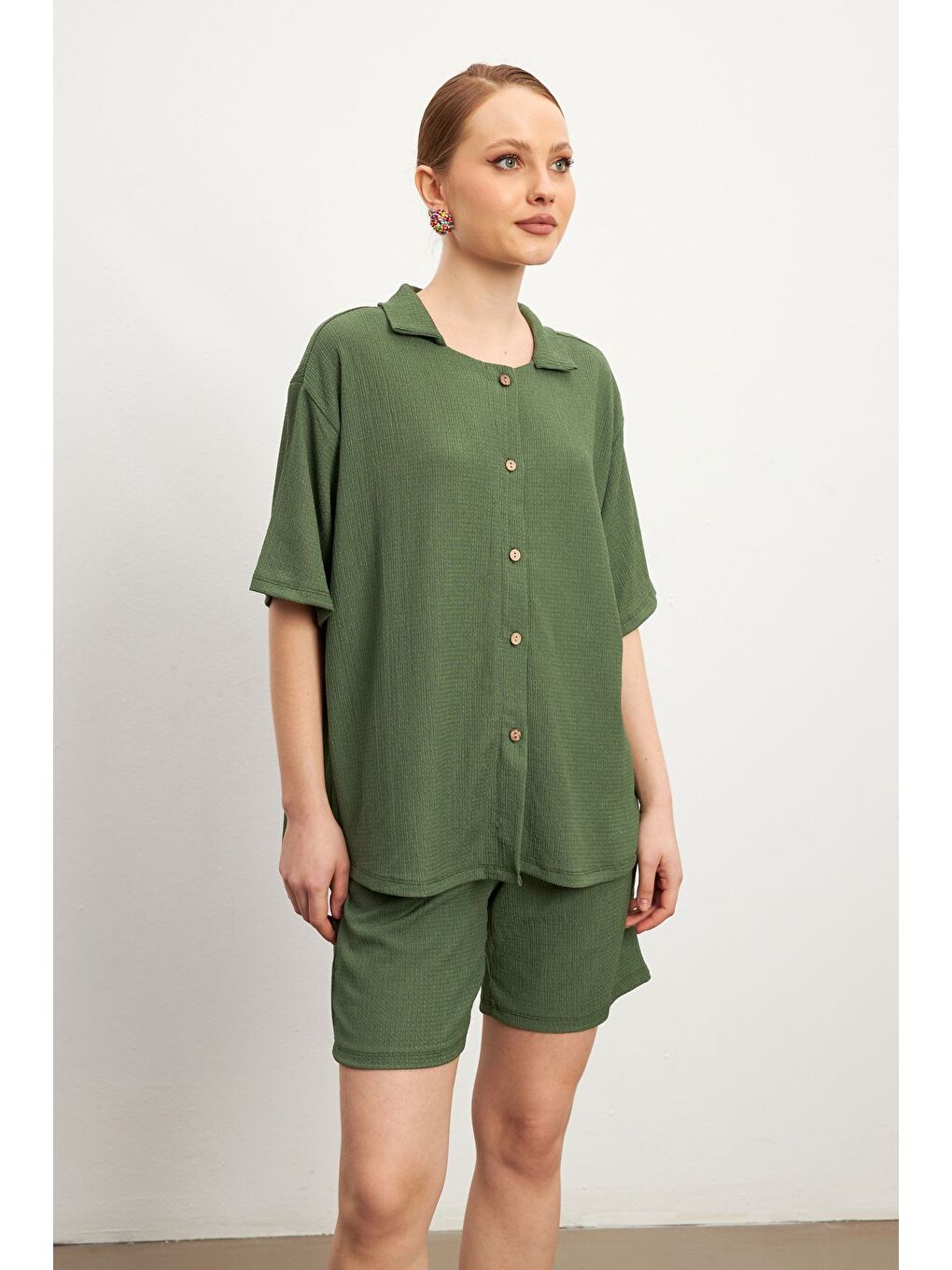 Kadın Yeşil Kısa Kollu Krinkıl Gömlek Şortlu Takım-3