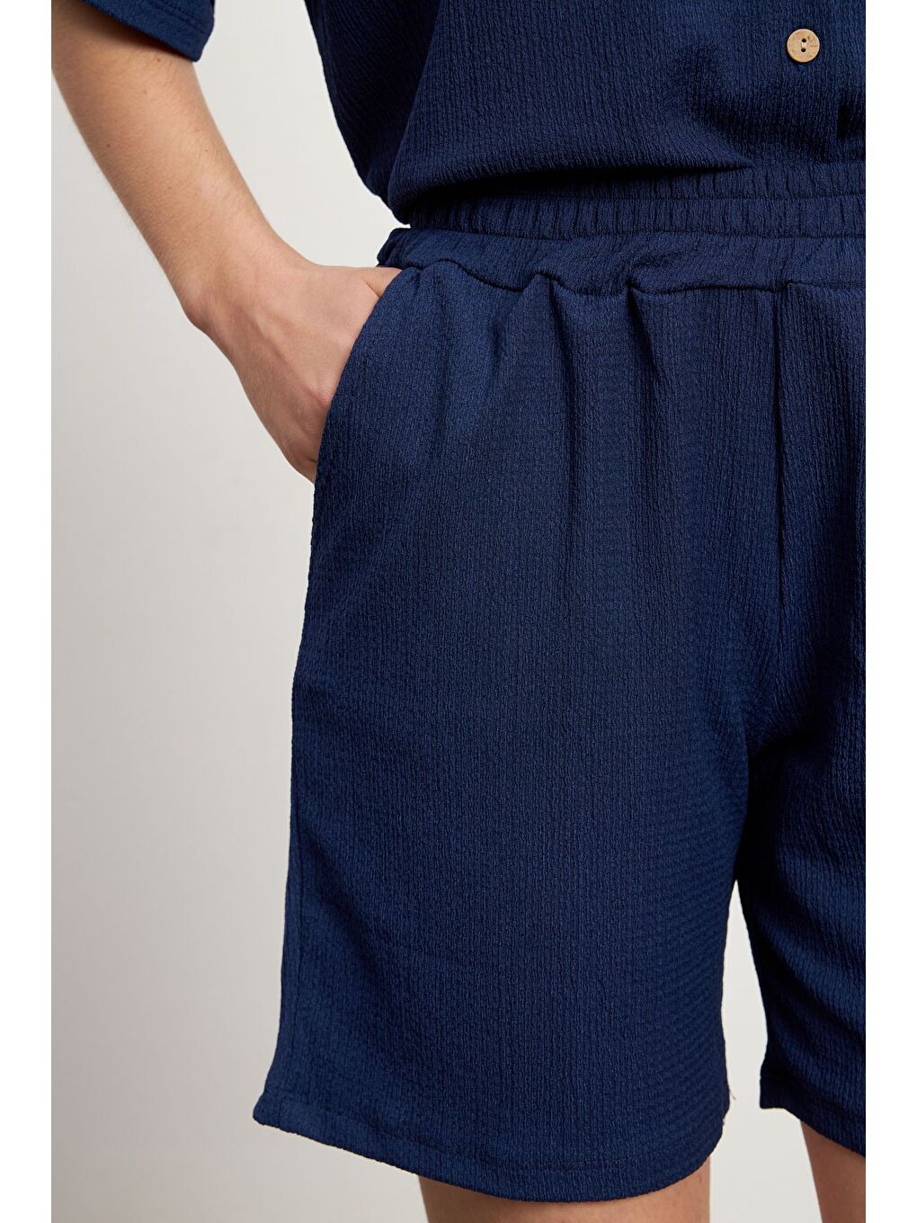 Kadın Lacivert Kısa Kollu Krinkıl Gömlek Şortlu Takım-5