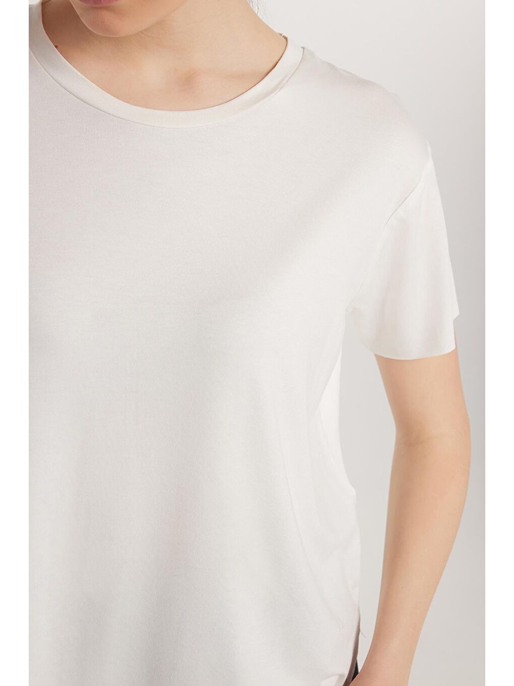 Kadın Relax Fit Modal Kumaş Basic Bisiklet Yaka Ekru Tişört-1
