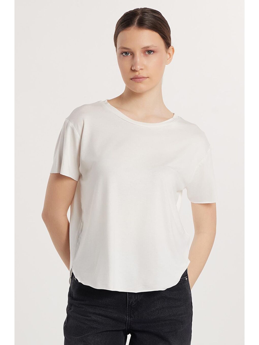 Kadın Relax Fit Modal Kumaş Basic Bisiklet Yaka Ekru Tişört-2