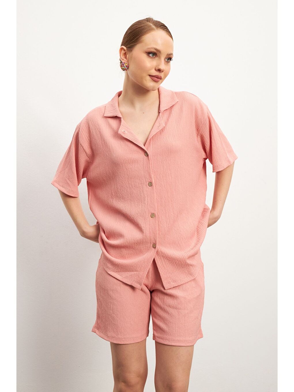 Kadın Pembe Kısa Kollu Krinkıl Gömlek Şortlu Takım