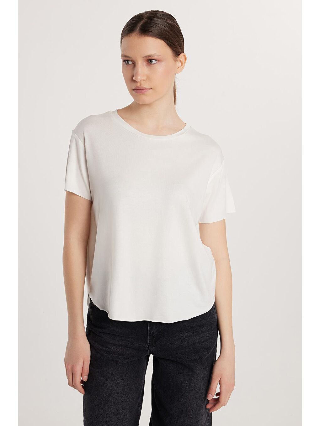 Kadın Relax Fit Modal Kumaş Basic Bisiklet Yaka Ekru Tişört-3
