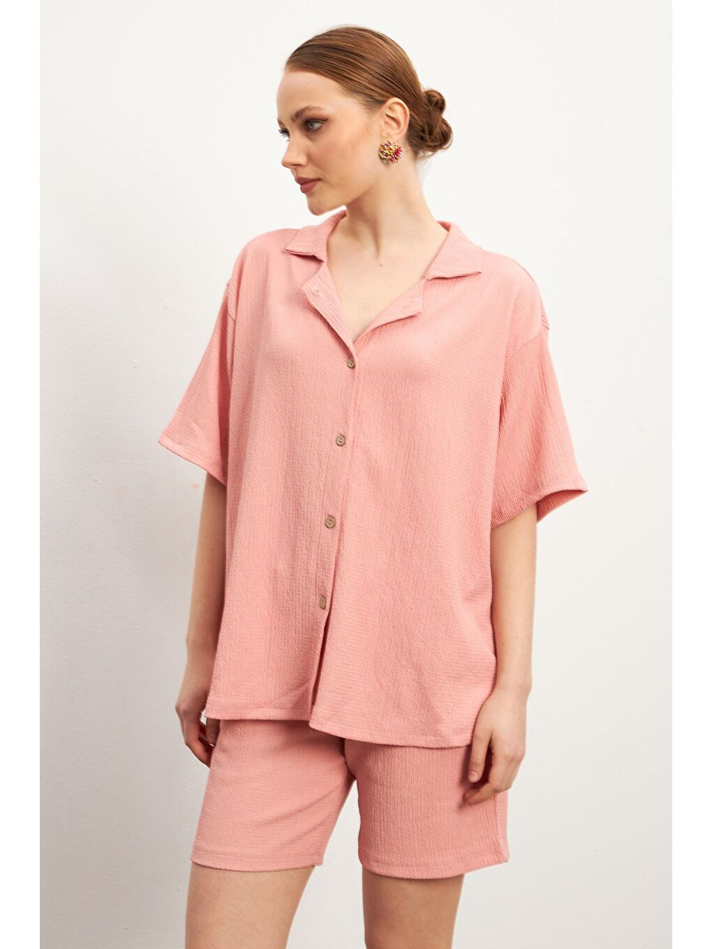 Kadın Pembe Kısa Kollu Krinkıl Gömlek Şortlu Takım-2