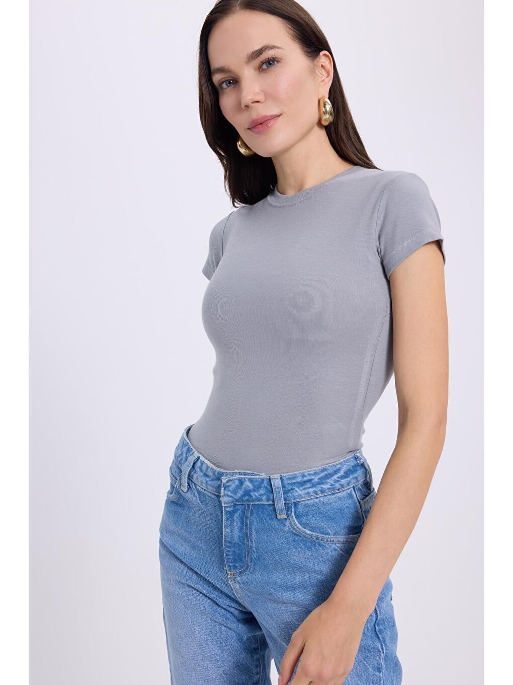 Kadın Regular Fit Klasik Kesim Bisiklet Yaka Viskon Kumaş Ultra Soft Gri Tişört