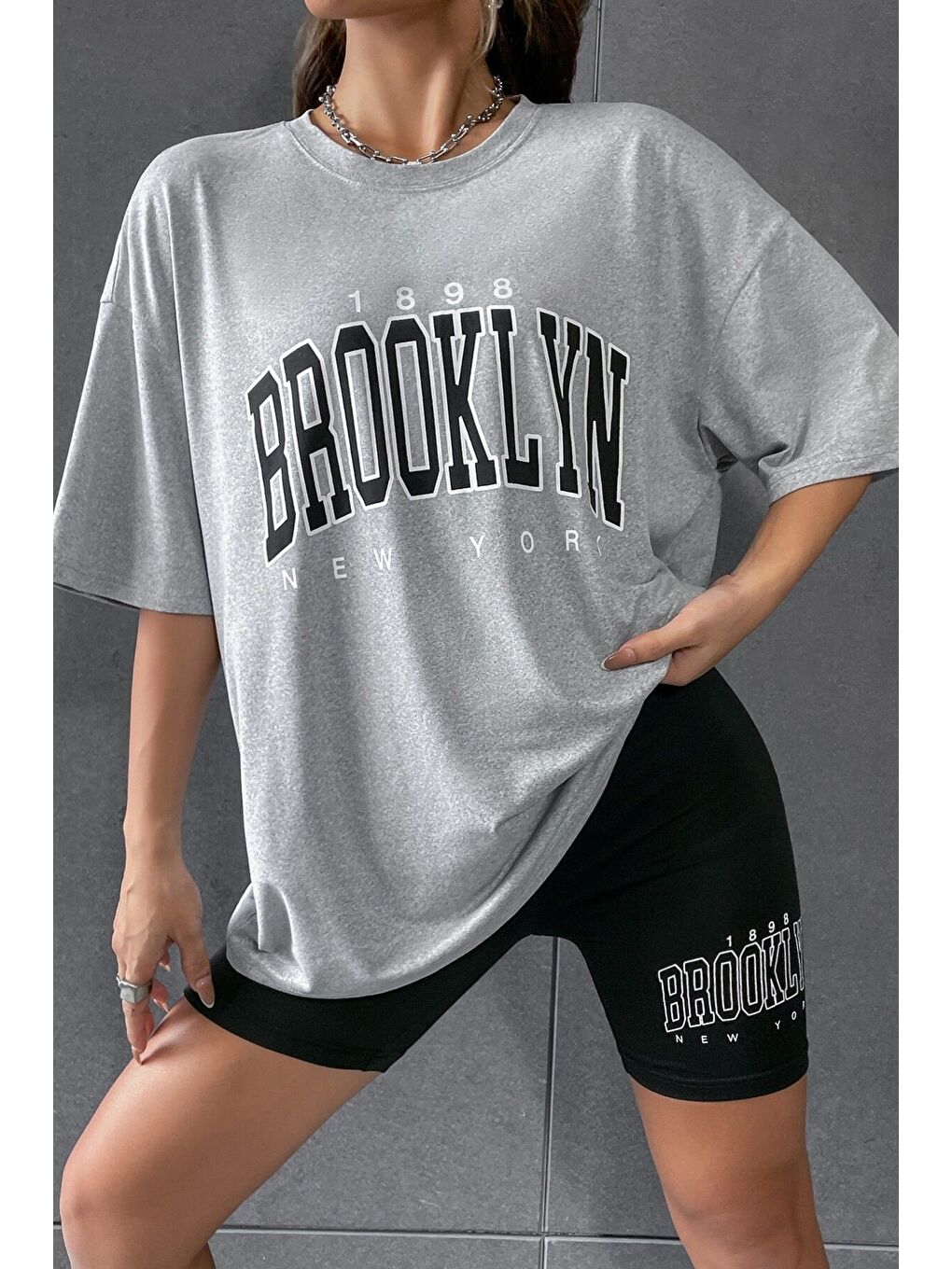 Kadın Gri Bisiklet Yaka Brooklyn Baskılı Oversize T-Shirt-Tayt Takım