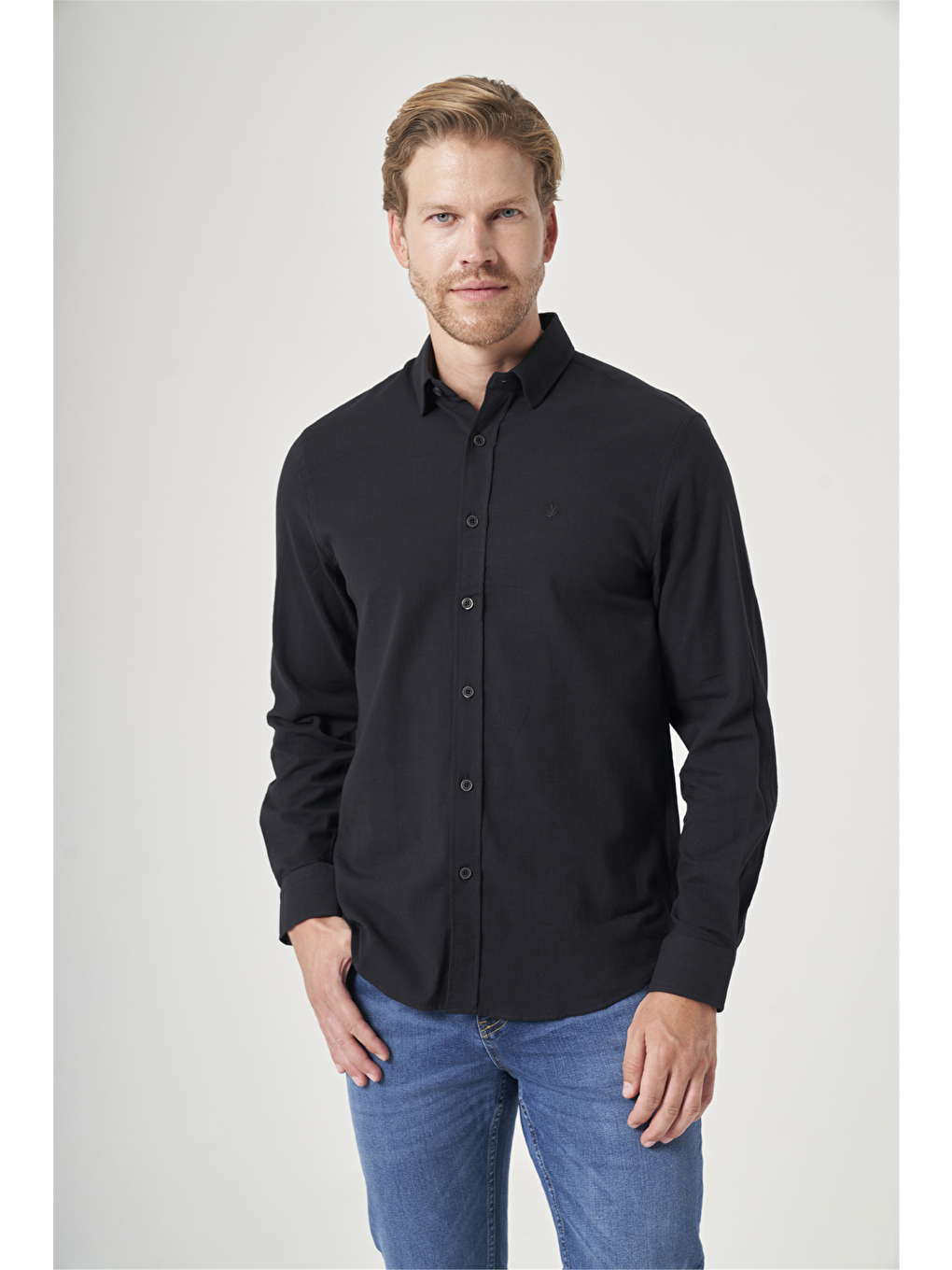 Siyah Biritli Yaka Uzun Kol Cepsiz Slim Fit Pamuklu Gömlek 1004260207