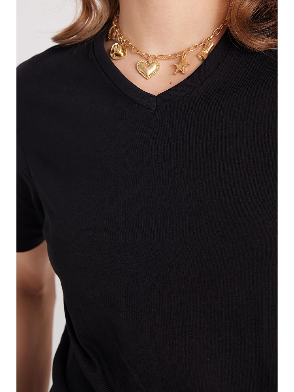 Kadın Slim Fit Dar Kesim %100 Pamuk Yumuşak Dokulu Siyah V Yaka Tişört-2