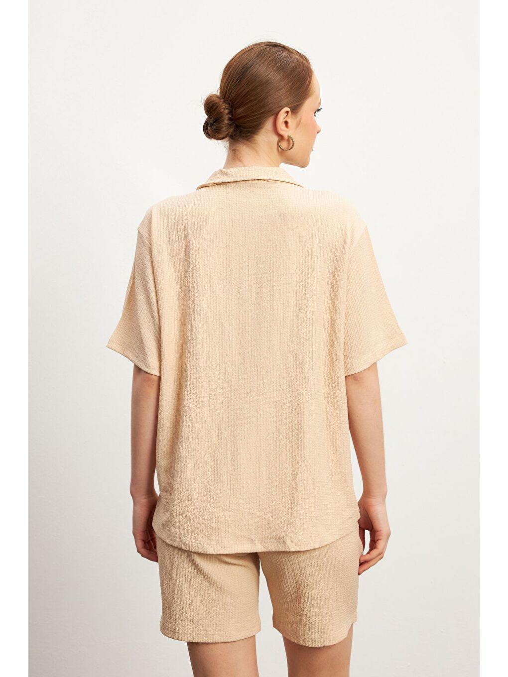 Kadın Bej Kısa Kollu Krinkıl Gömlek Şortlu Takım-4