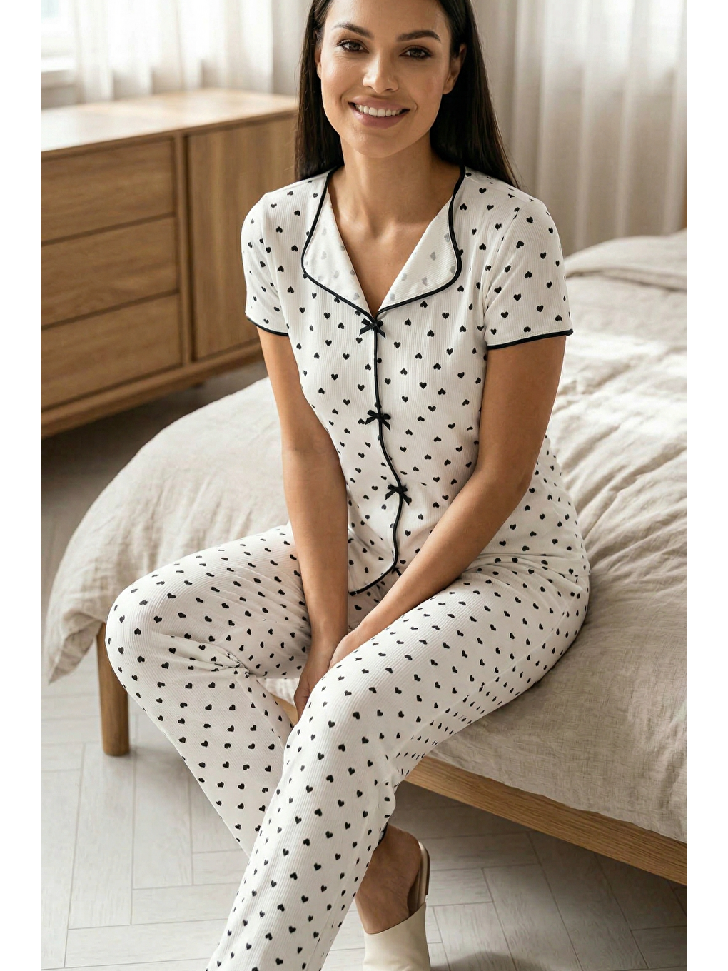 Fiyonk Detay Yumuşak Kısa Kol Pijama Takım Siyah Kalp