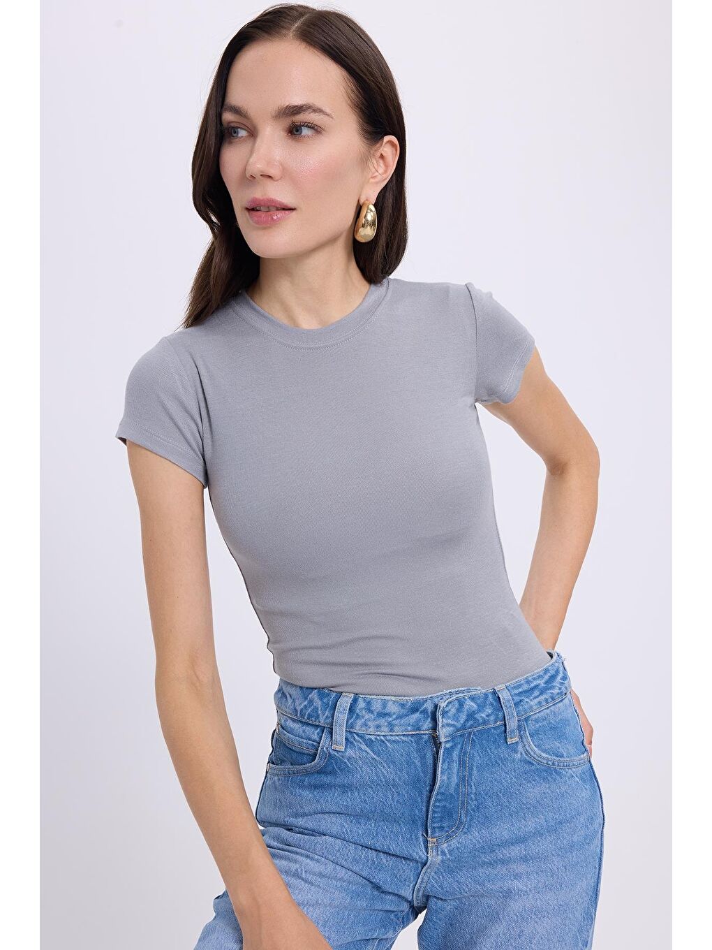 Kadın Regular Fit Klasik Kesim Bisiklet Yaka Viskon Kumaş Ultra Soft Gri Tişört-3