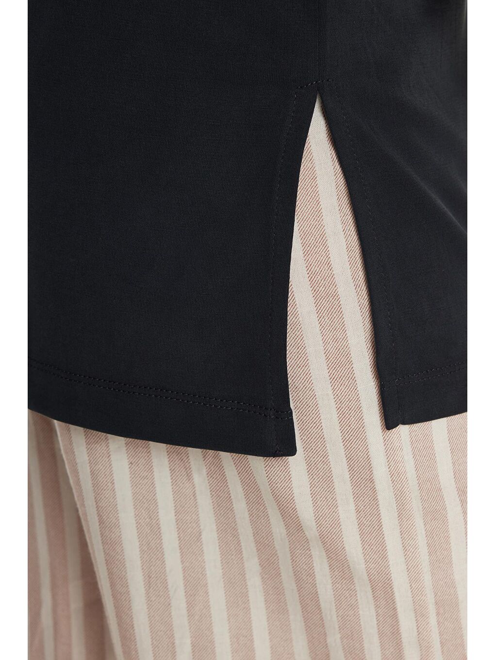 Kadın Relax Fit Rahat Kesim Modal Kumaş Bisiklet Yaka Antrasit Tişört-2