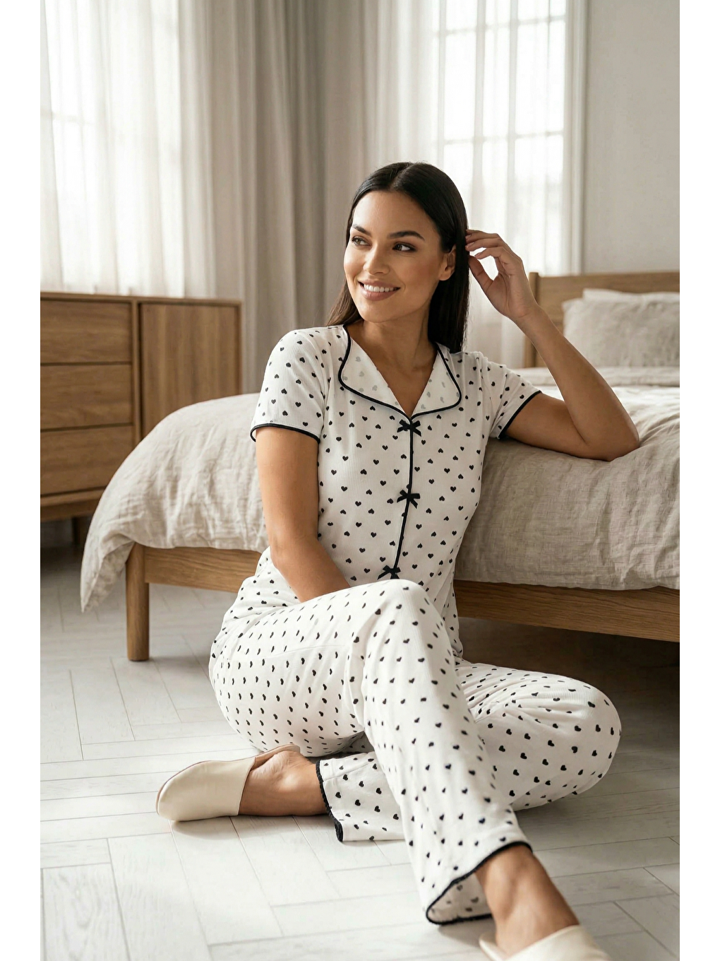 Fiyonk Detay Yumuşak Kısa Kol Pijama Takım Siyah Kalp-1