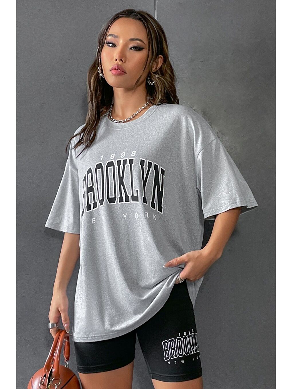 Kadın Gri Bisiklet Yaka Brooklyn Baskılı Oversize T-Shirt-Tayt Takım-2