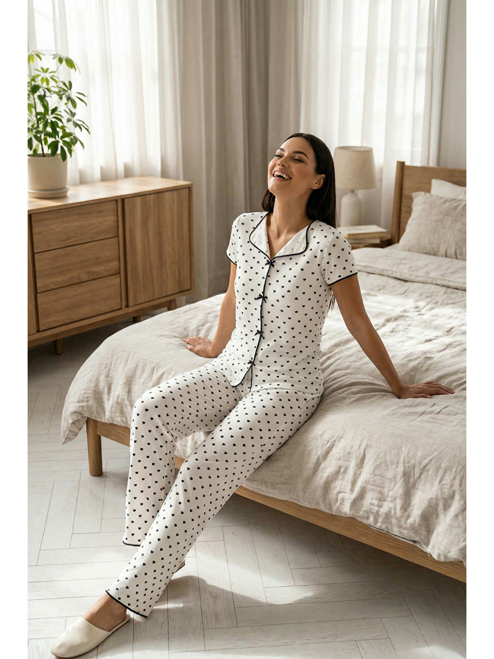 Fiyonk Detay Yumuşak Kısa Kol Pijama Takım Siyah Kalp-3