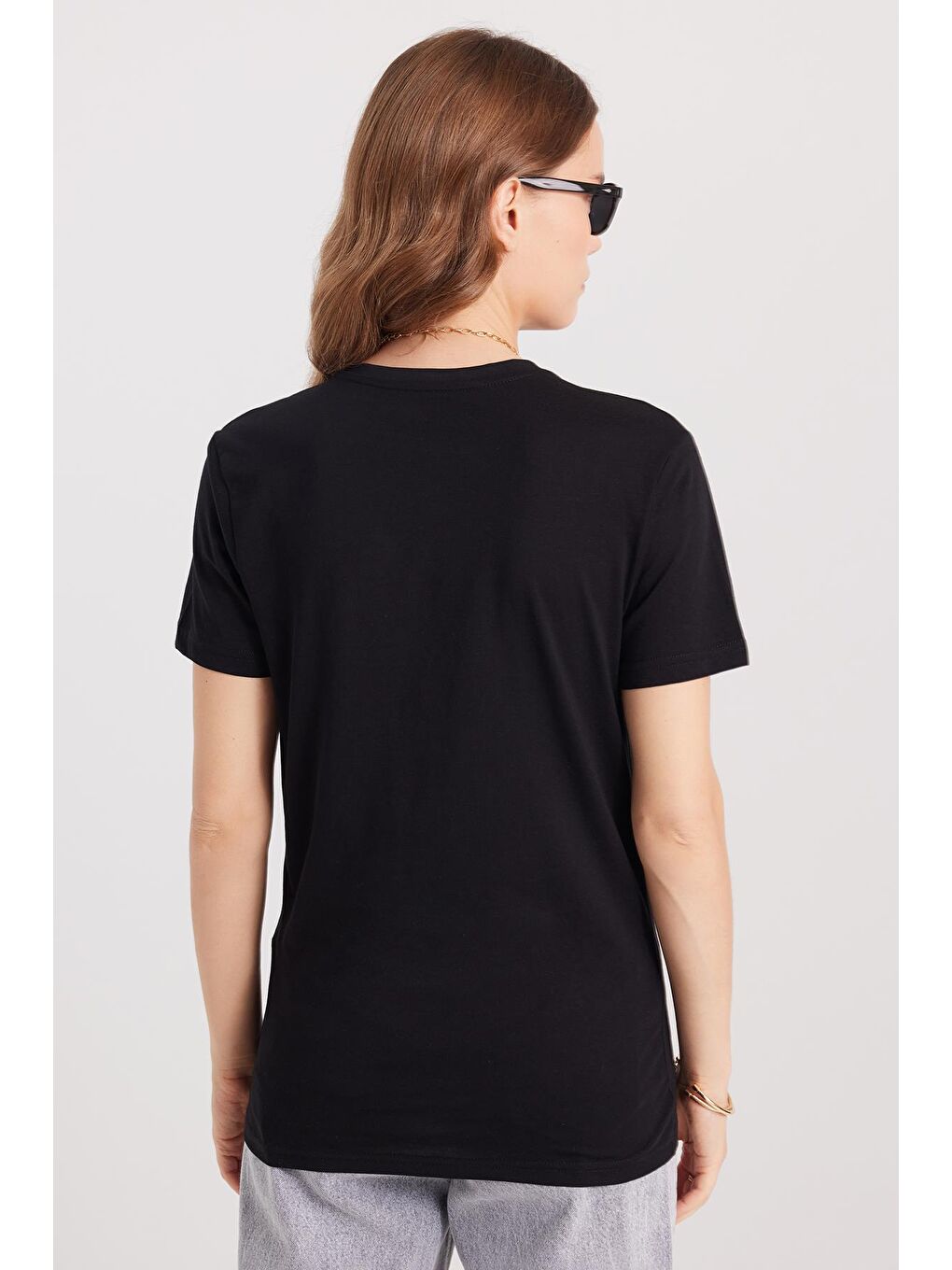 Kadın Slim Fit Dar Kesim %100 Pamuk Yumuşak Dokulu Siyah V Yaka Tişört-6