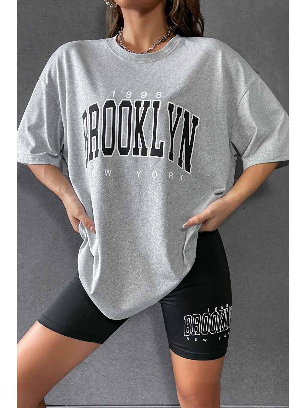 Kadın Gri Bisiklet Yaka Brooklyn Baskılı Oversize T-Shirt-Tayt Takım-3