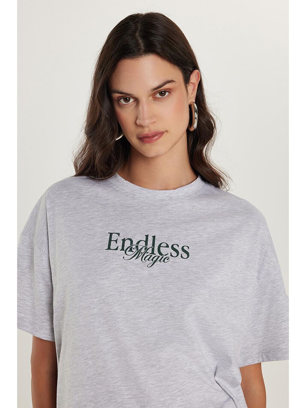 Kadın Regular Fit Klasik Kesim Kısa Kollu Bisiklet Yaka Baskılı Gri Tişört-1