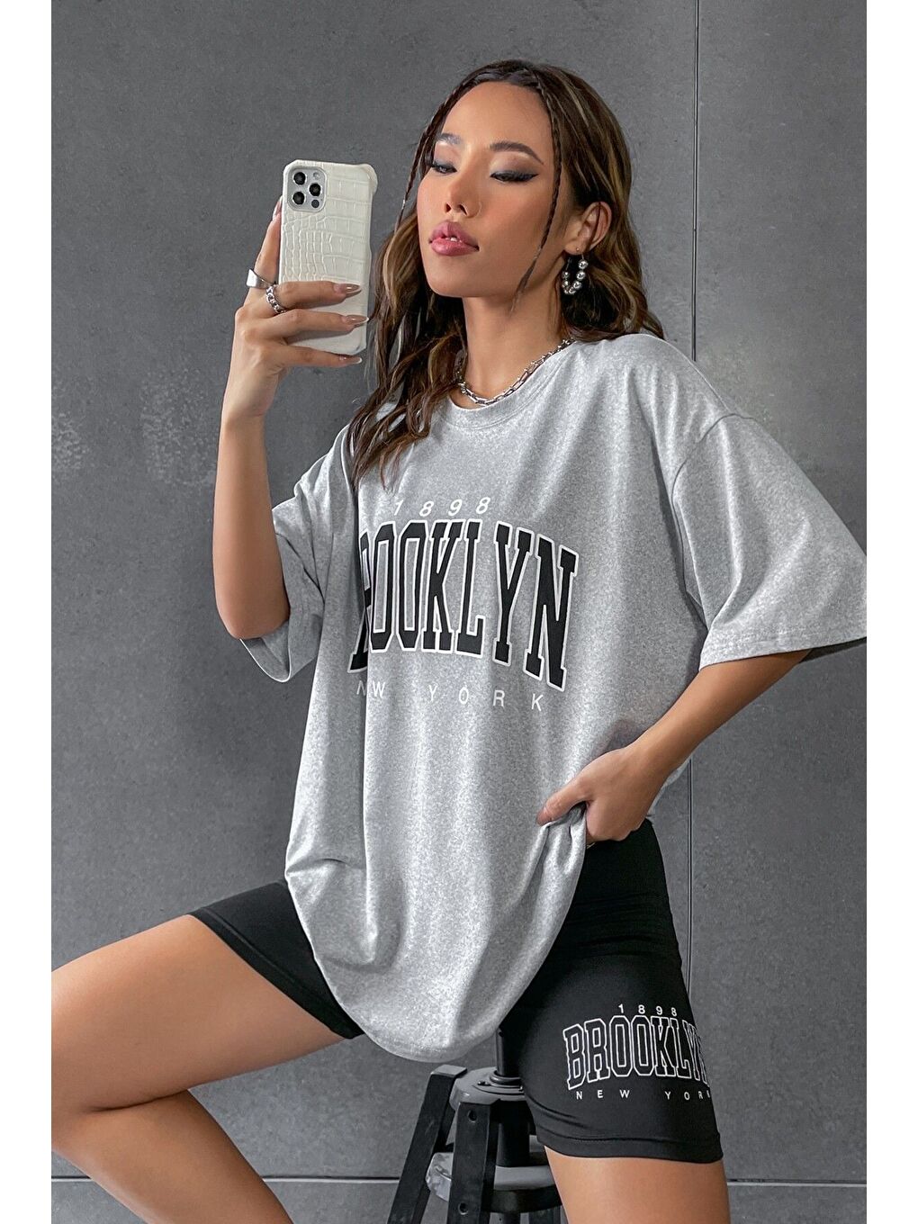 Kadın Gri Bisiklet Yaka Brooklyn Baskılı Oversize T-Shirt-Tayt Takım-4