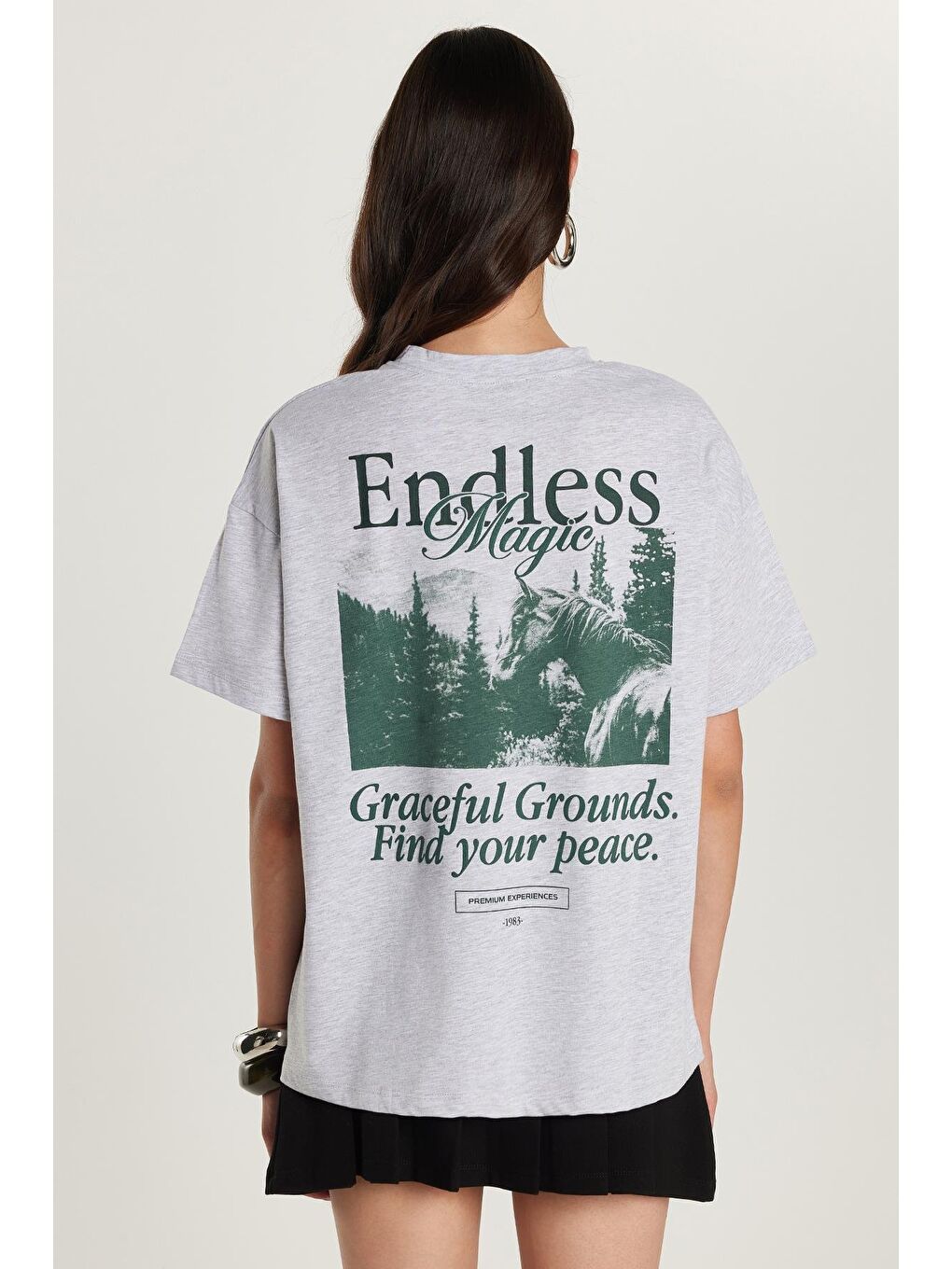 Kadın Regular Fit Klasik Kesim Kısa Kollu Bisiklet Yaka Baskılı Gri Tişört-4