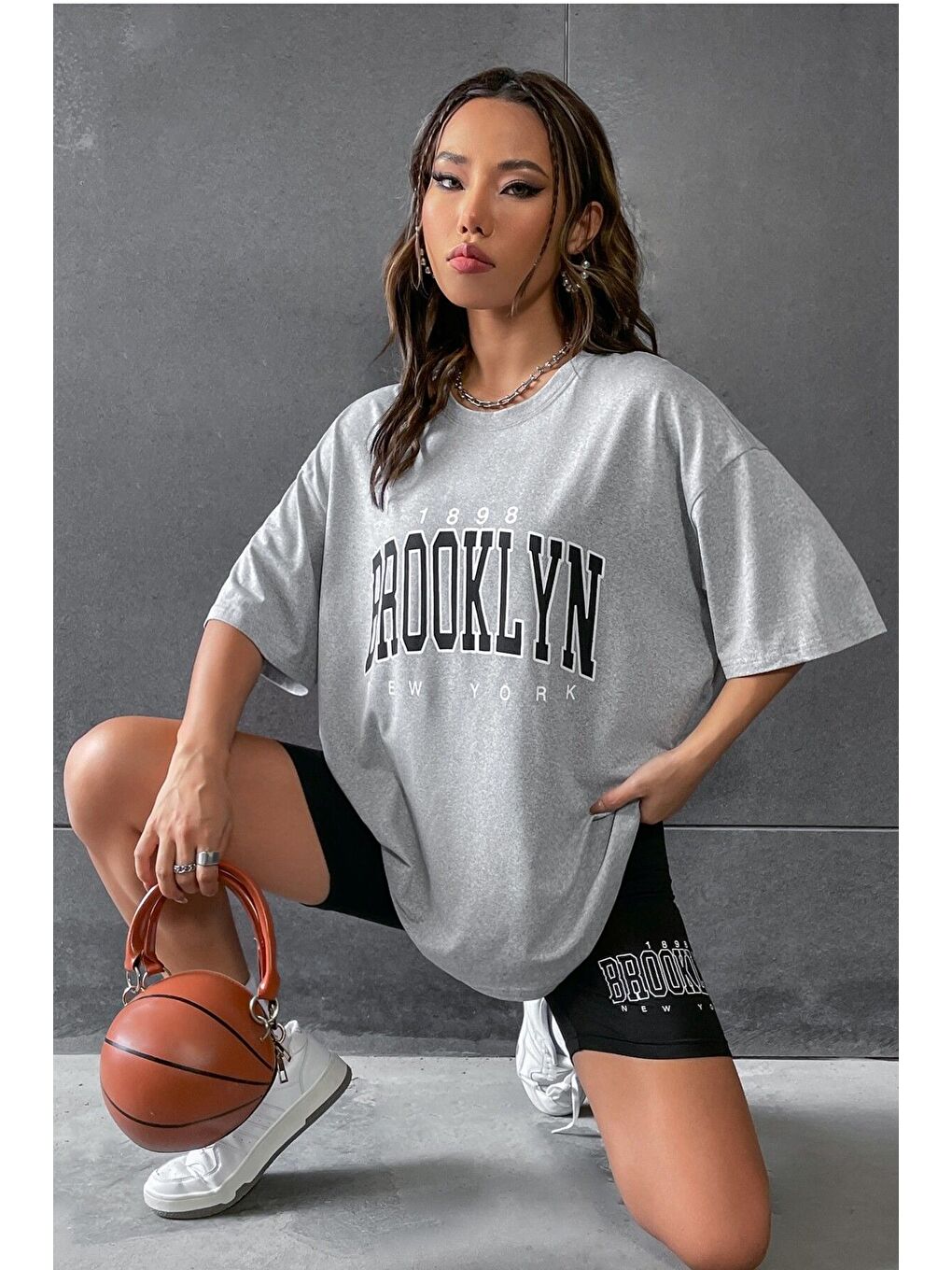 Kadın Gri Bisiklet Yaka Brooklyn Baskılı Oversize T-Shirt-Tayt Takım-5