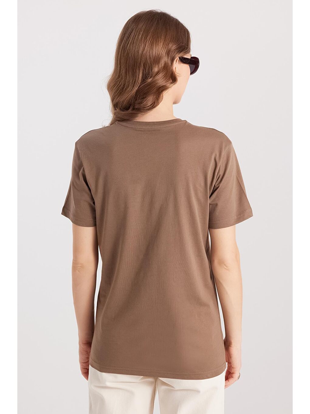 Kadın Bol Kesim Rahat Duruş %100 Pamuk Yumuşak Dokulu Kahverengi Bisiklet Yaka Tişört-6