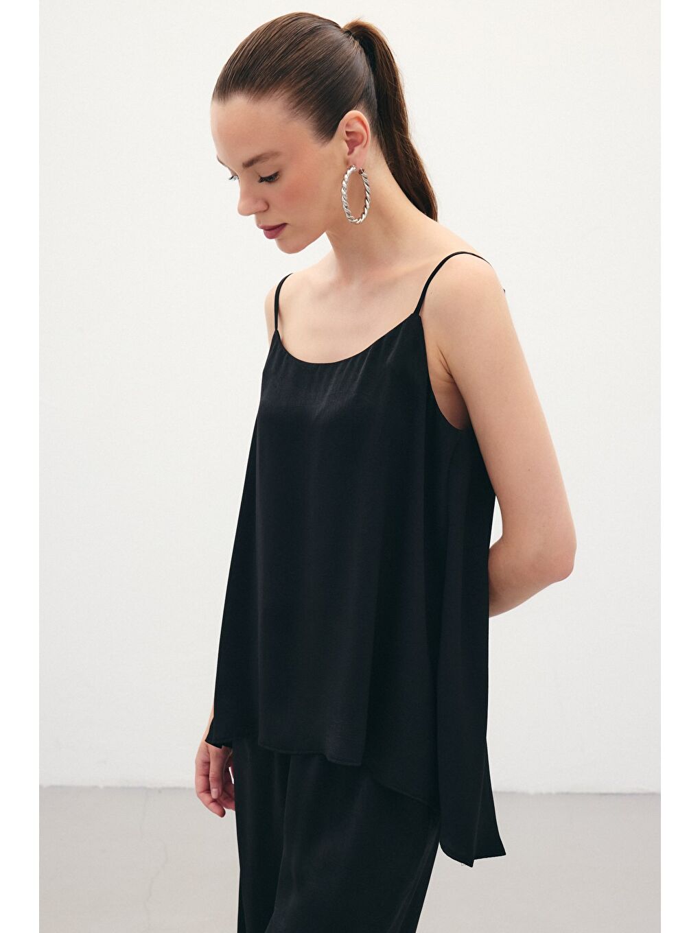 Askılı Saten Bluz - Siyah-1