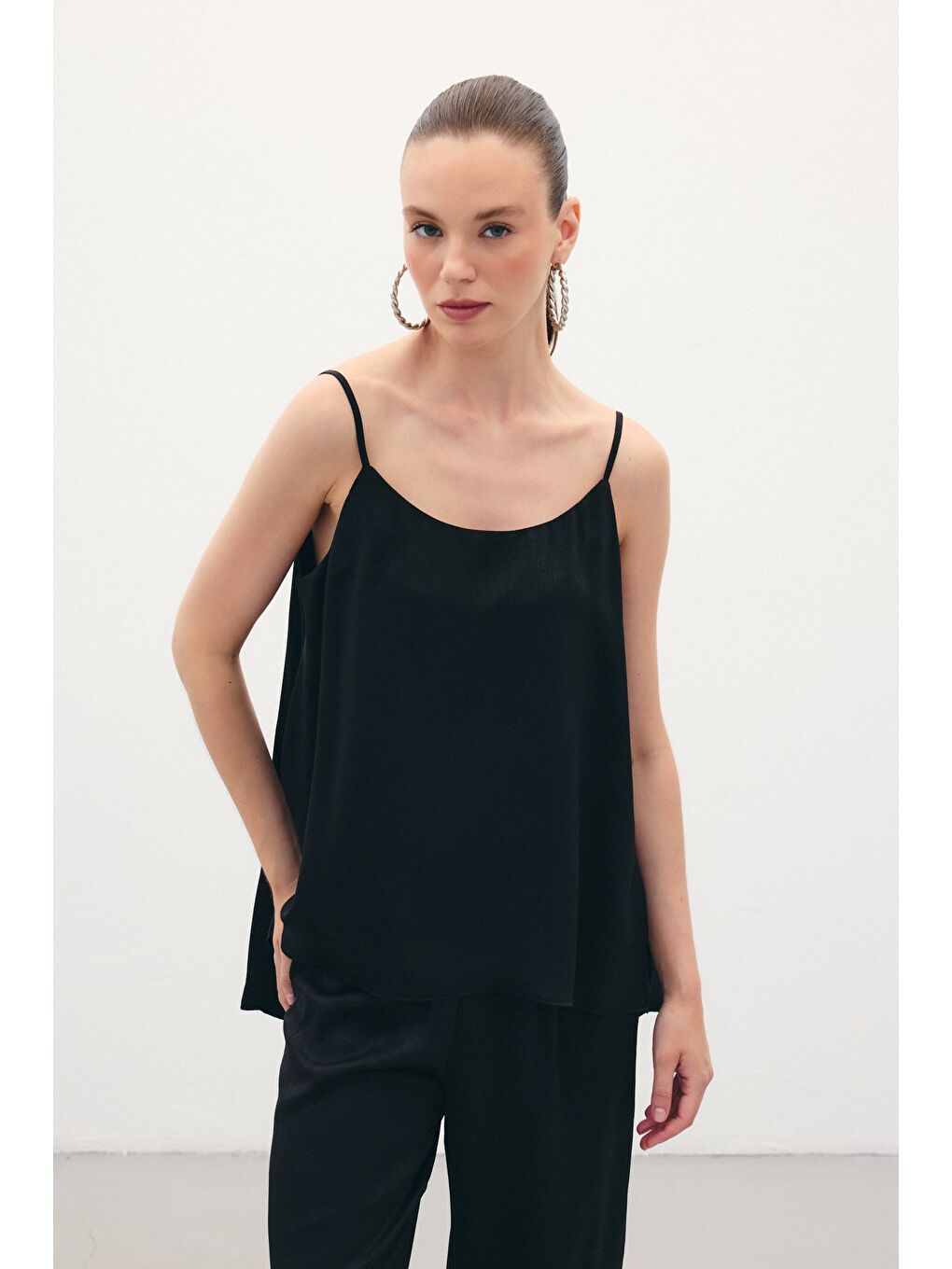 Askılı Saten Bluz - Siyah-3