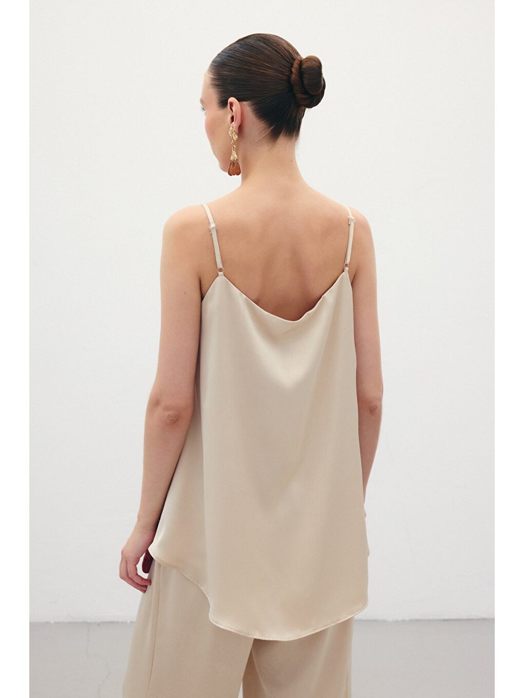 Askılı Saten Bluz - Bej-7