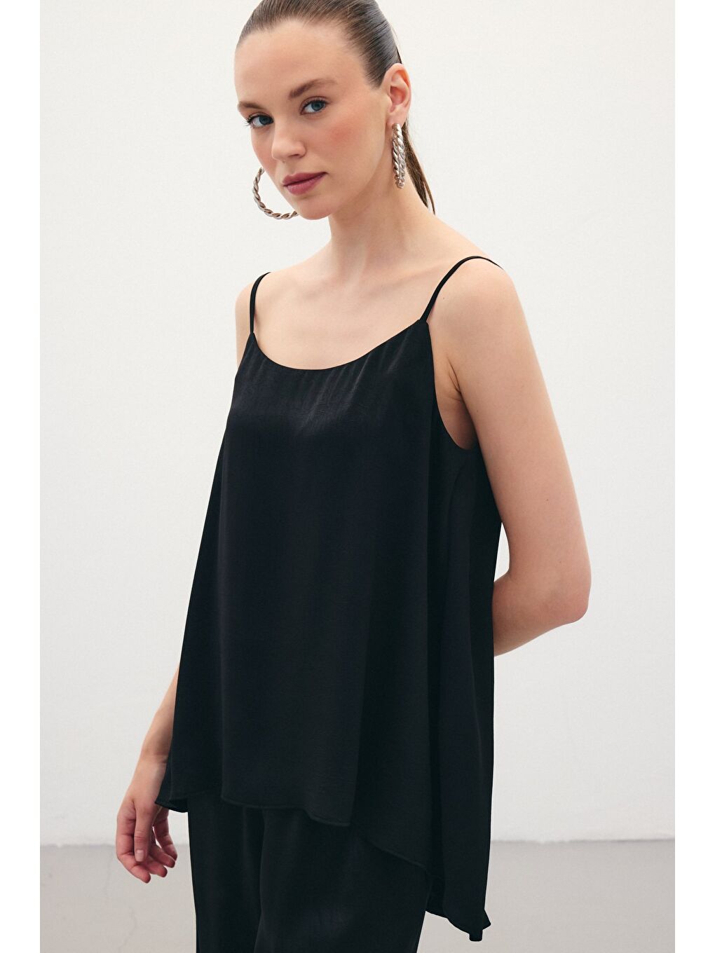 Askılı Saten Bluz - Siyah-4