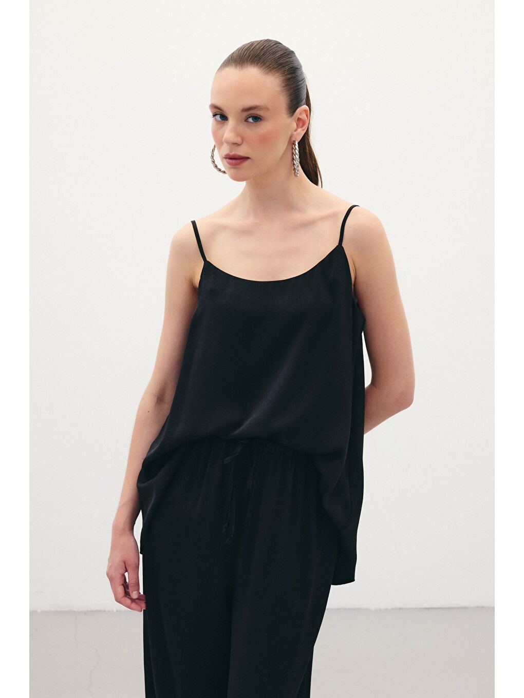 Askılı Saten Bluz - Siyah-5