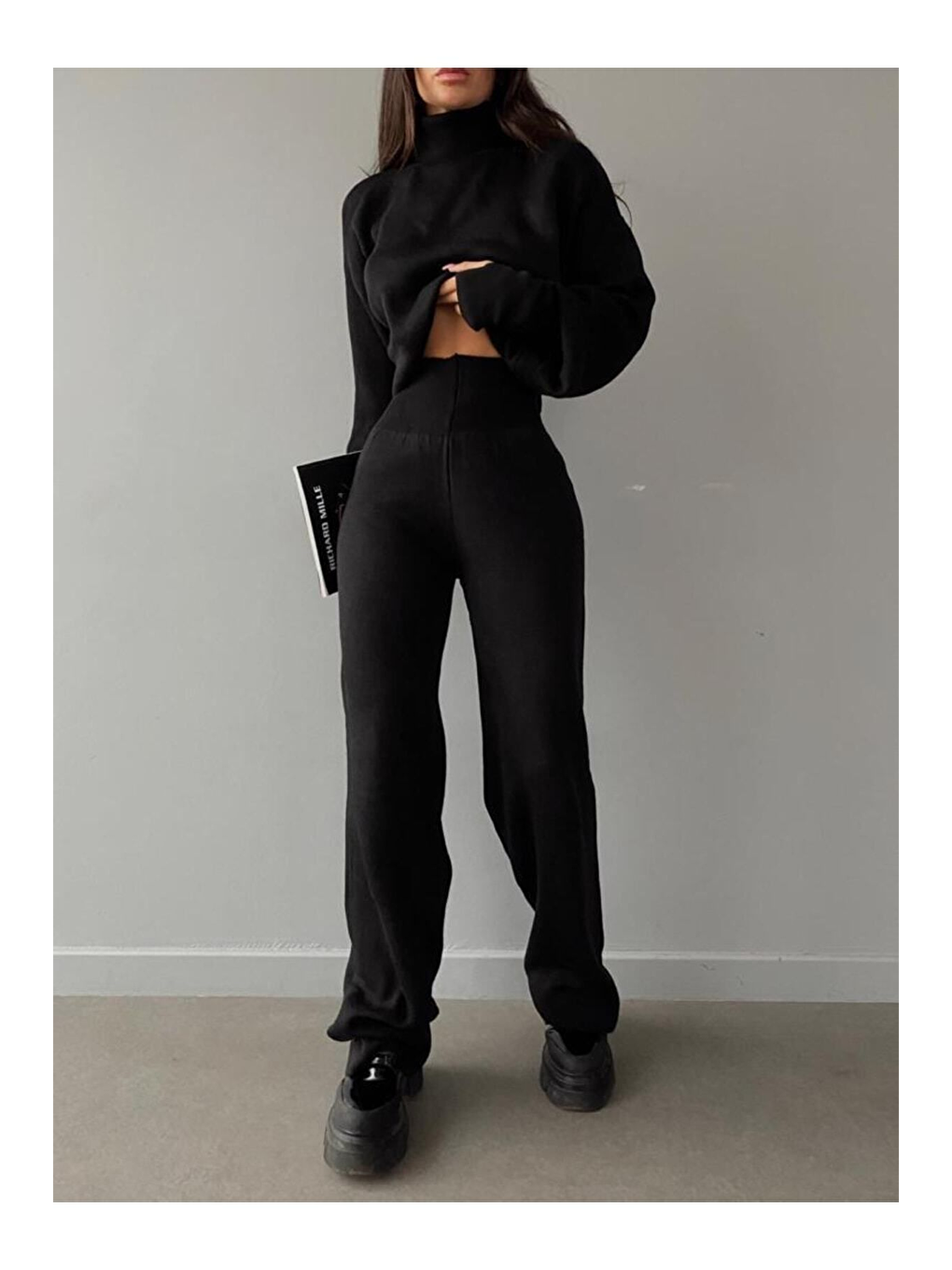 Kadın Siyah Parmak Geçmeli Triko Takım