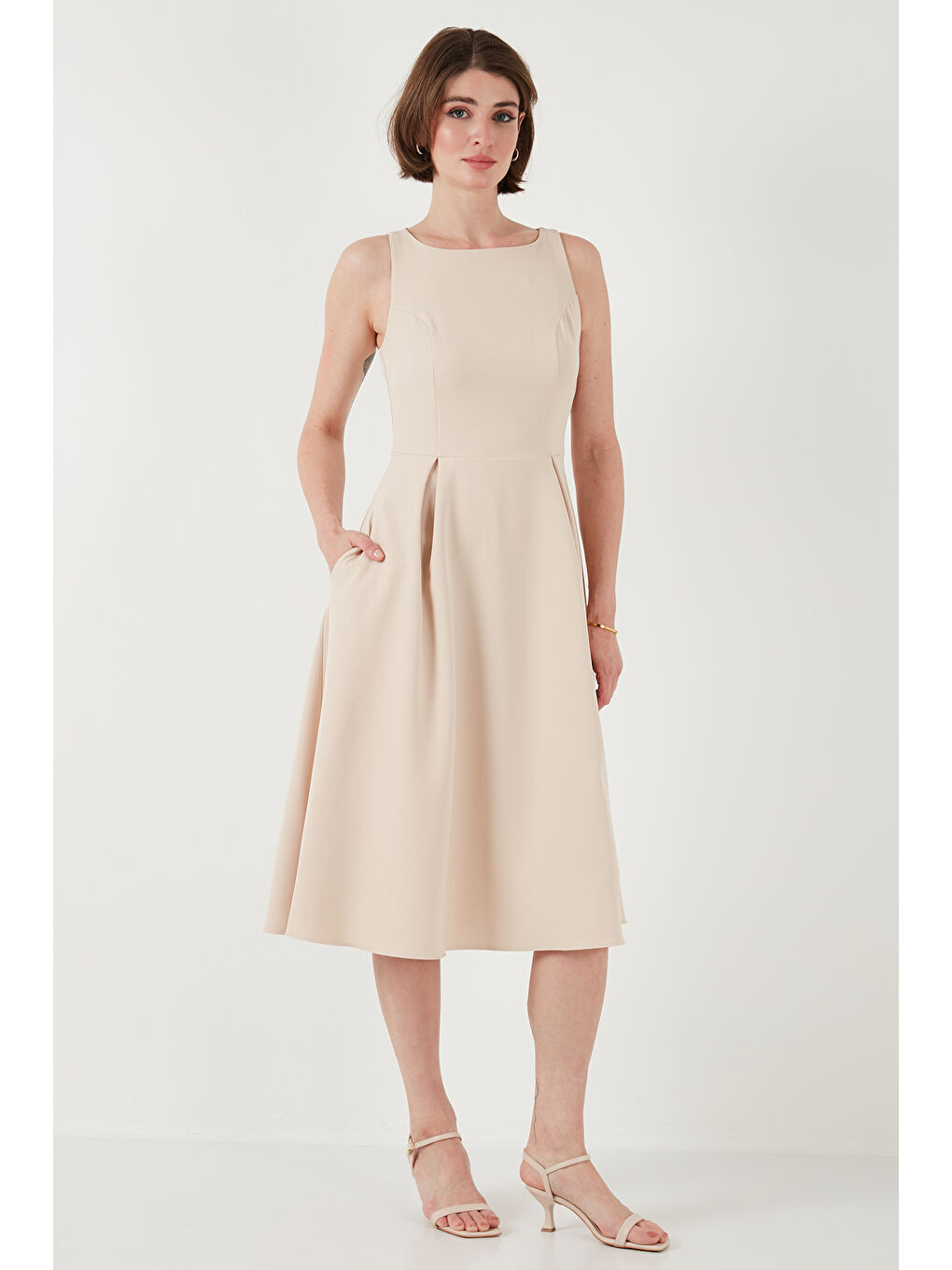 Bej Regular Fit Bisiklet Yaka Cepli Pileli Midi Boy Kadın Elbise 6111963-4