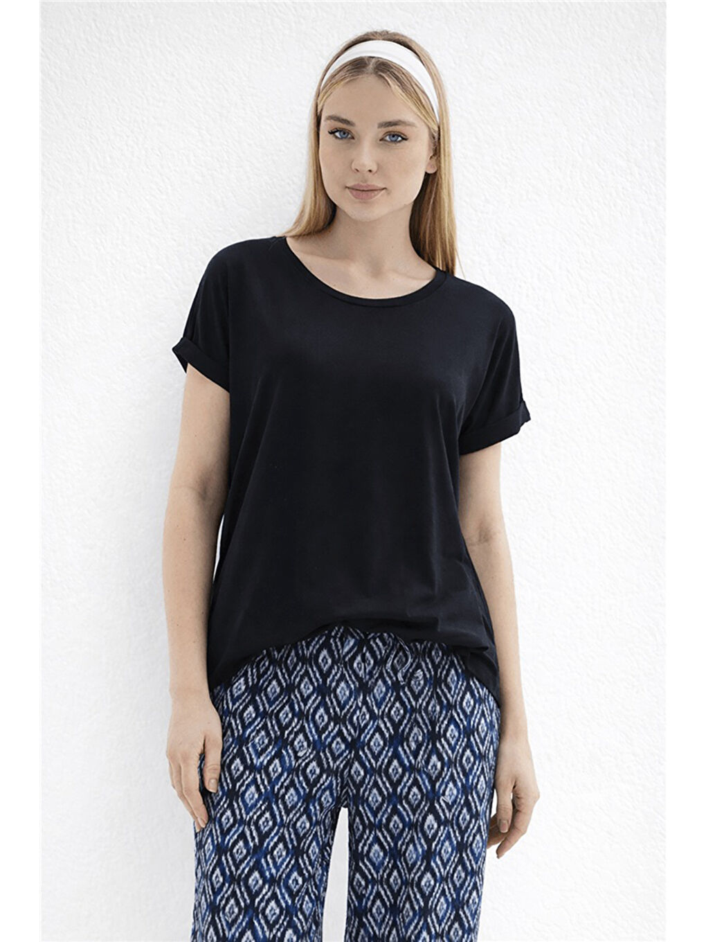 Lacivert Dökümlü Bisiklet Yaka Basic Kadın T Shirt 26Y0194K1