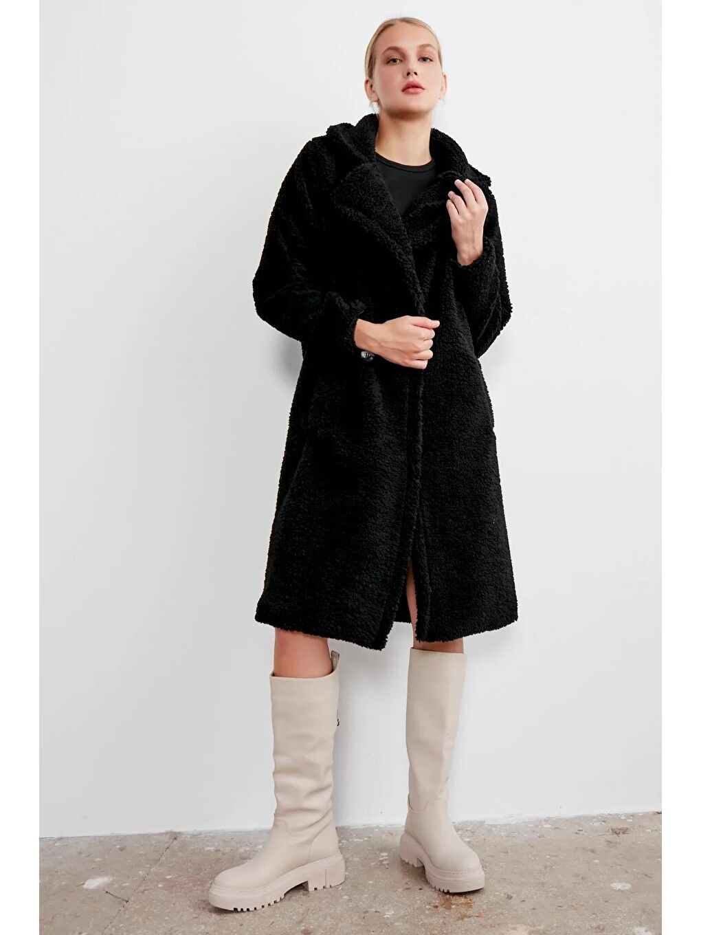 Siyah Kadın Uzun Pelüş Kaban-1